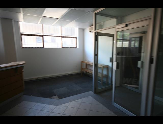 1,449M² SHOWROOM TO LET IN WOODSTOCK